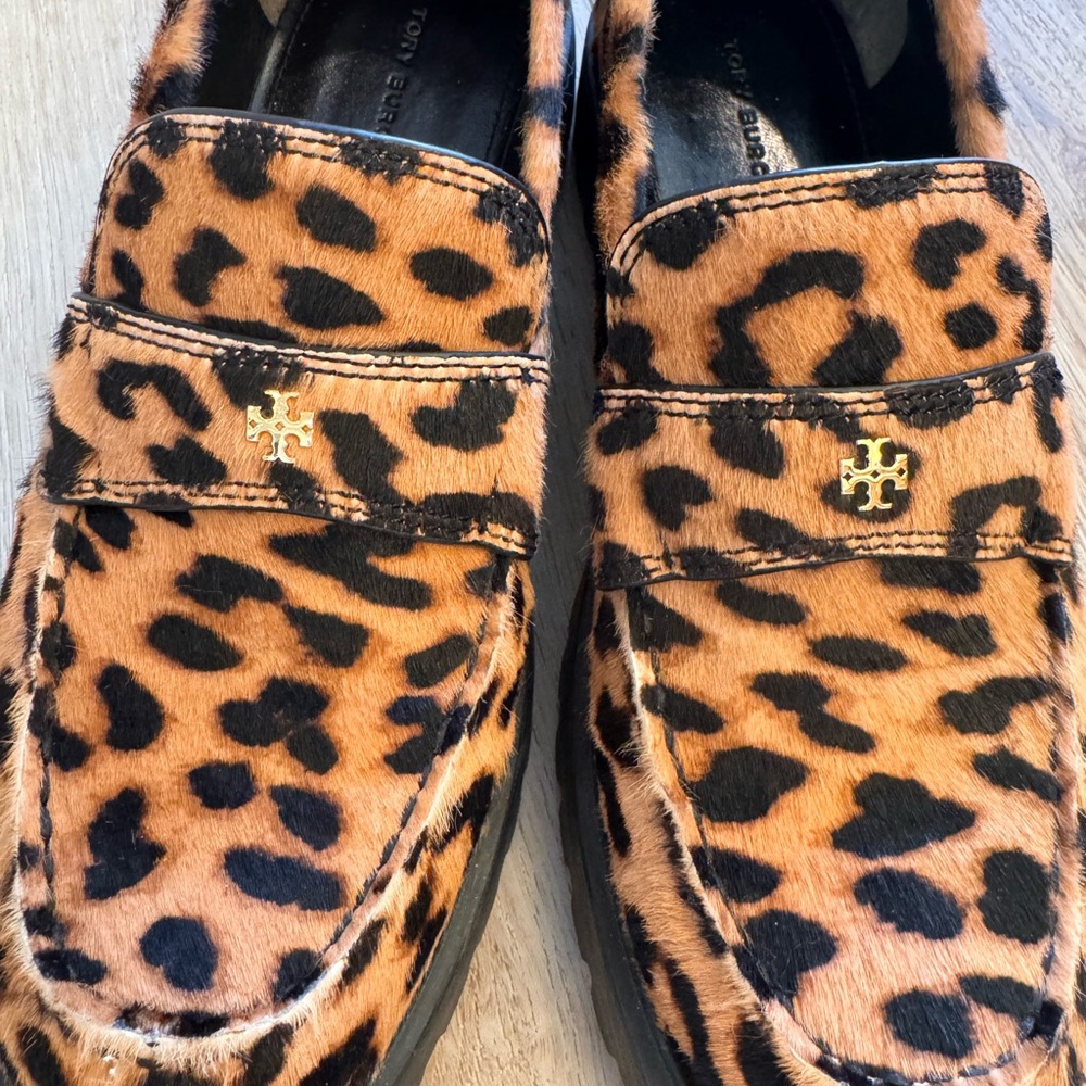 Tory Burch Leopard Print lug  Loafers - Picture 2 of 7